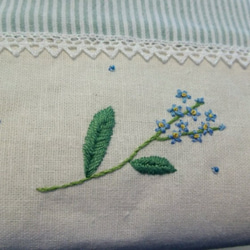 忘れな草の刺繍ポーチ✿ 2枚目の画像