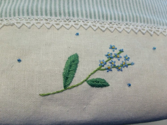 忘れな草の刺繍ポーチ✿ 2枚目の画像