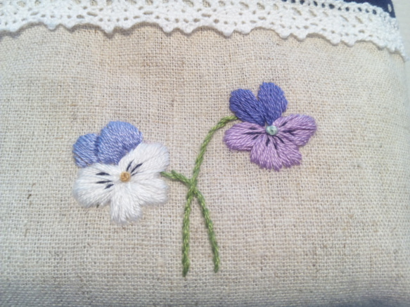 紫ビオラの刺繍ポーチ✿（販売済） 2枚目の画像
