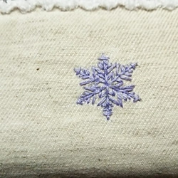 （販売済）雪の結晶の刺繍ポーチ（紫）☆彡 2枚目の画像