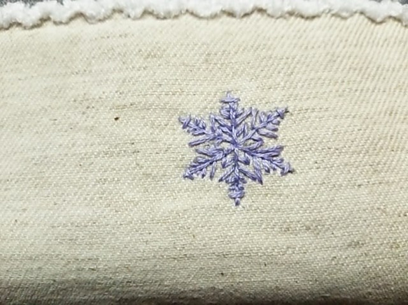 （販売済）雪の結晶の刺繍ポーチ（紫）☆彡 2枚目の画像