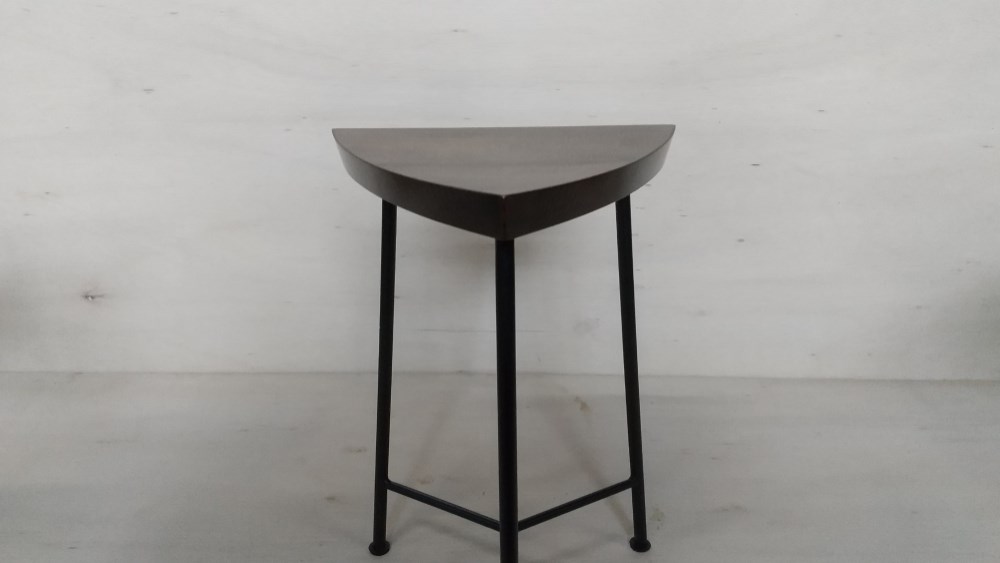 三角スツール　　アイアン鉄脚　　栗材拭き漆仕上げ 18,500円