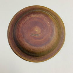様々なお料理に使いやすい形のスリップウエア作家の８寸リム皿。 3枚目の画像
