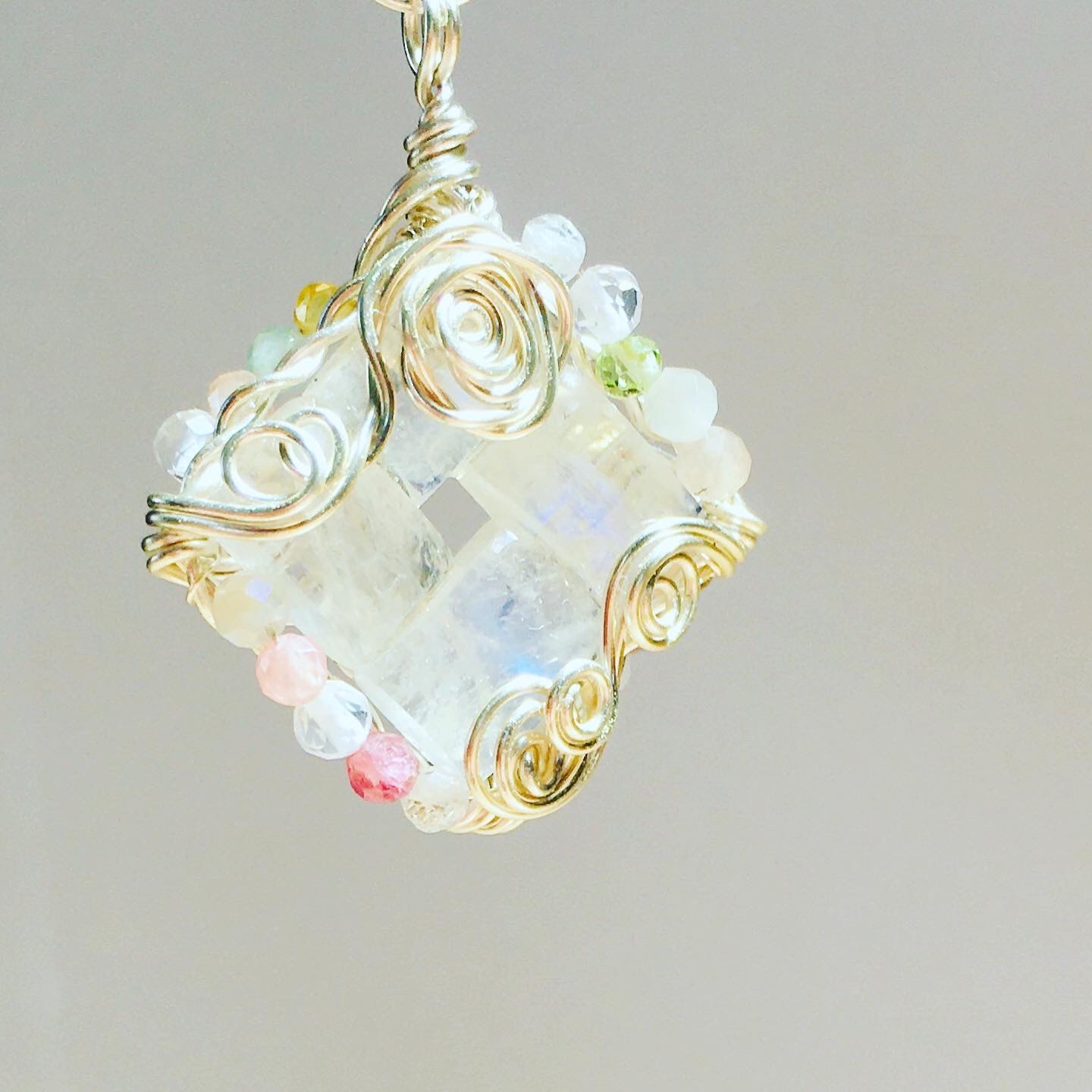 ✨レインボームーンストーン✨ネックレス