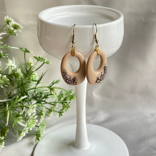オーバルリングのボタニカルピアス・イヤリング ピアス（フック 