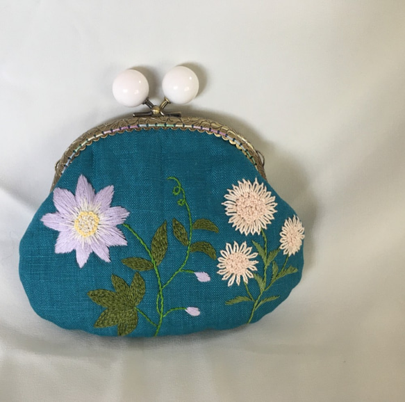 がま口　レトロなお花の刺繍　小物入れ 1枚目の画像