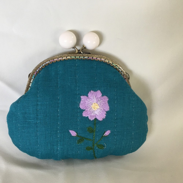 がま口　レトロなお花の刺繍　小物入れ 2枚目の画像