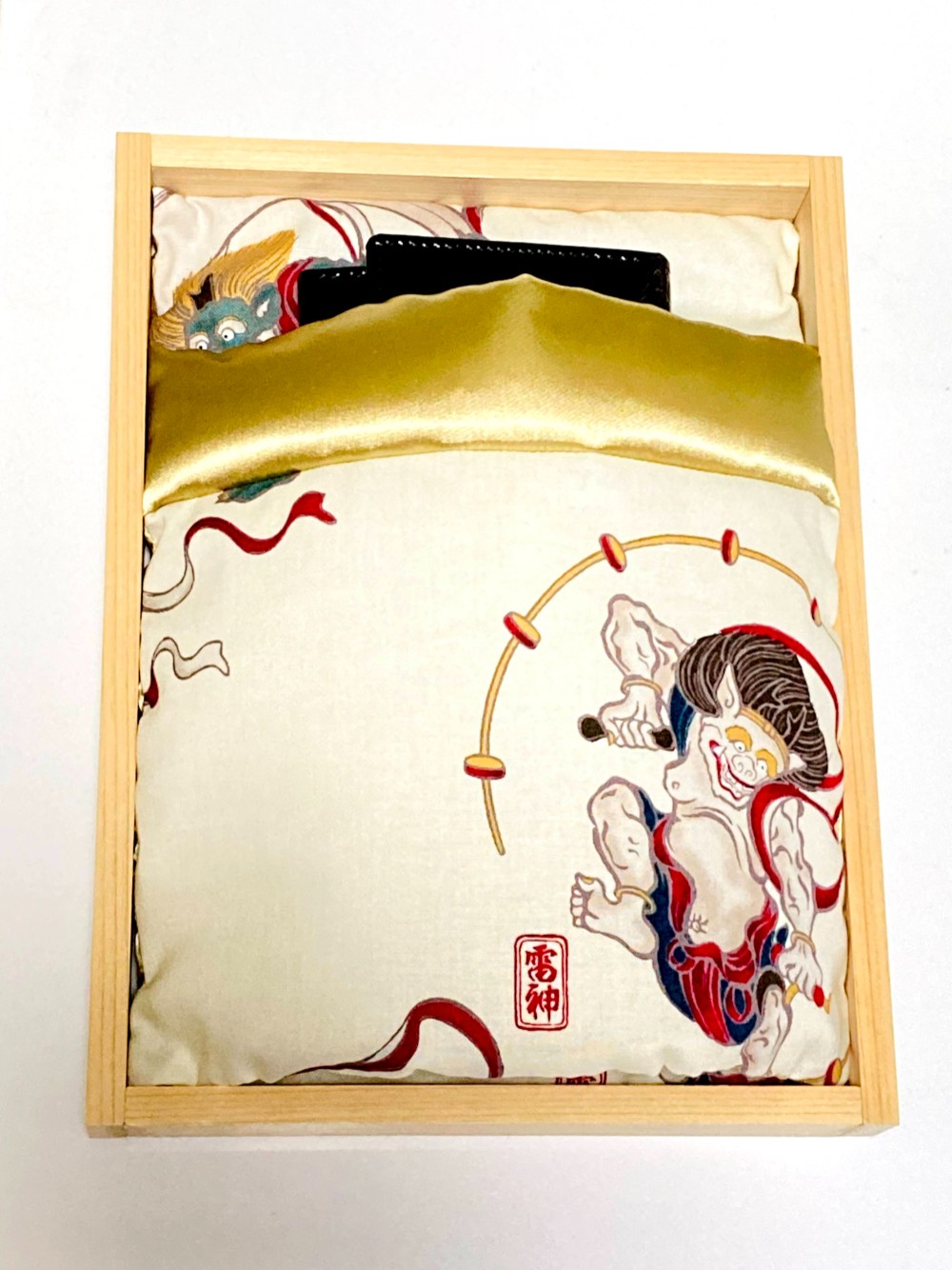 財布布団　風神雷神白飛（ヒノキ箱入り）