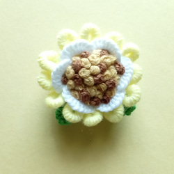 可愛いお花の刺繍　ひまわり　ヘアゴム　ブローチ　 2枚目の画像