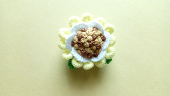 可愛いお花の刺繍　ひまわり　ヘアゴム　ブローチ　 2枚目の画像