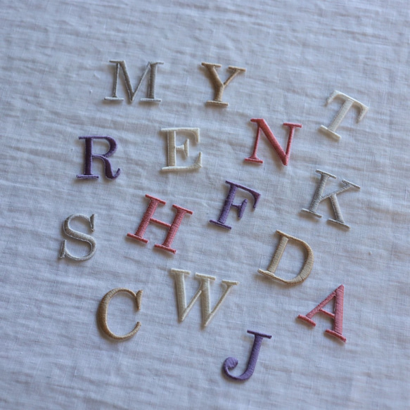 ＼全5色／ セリフ体 イニシャル 刺繍 ワッペン アップリケ アルファベット ローマ字 7枚目の画像