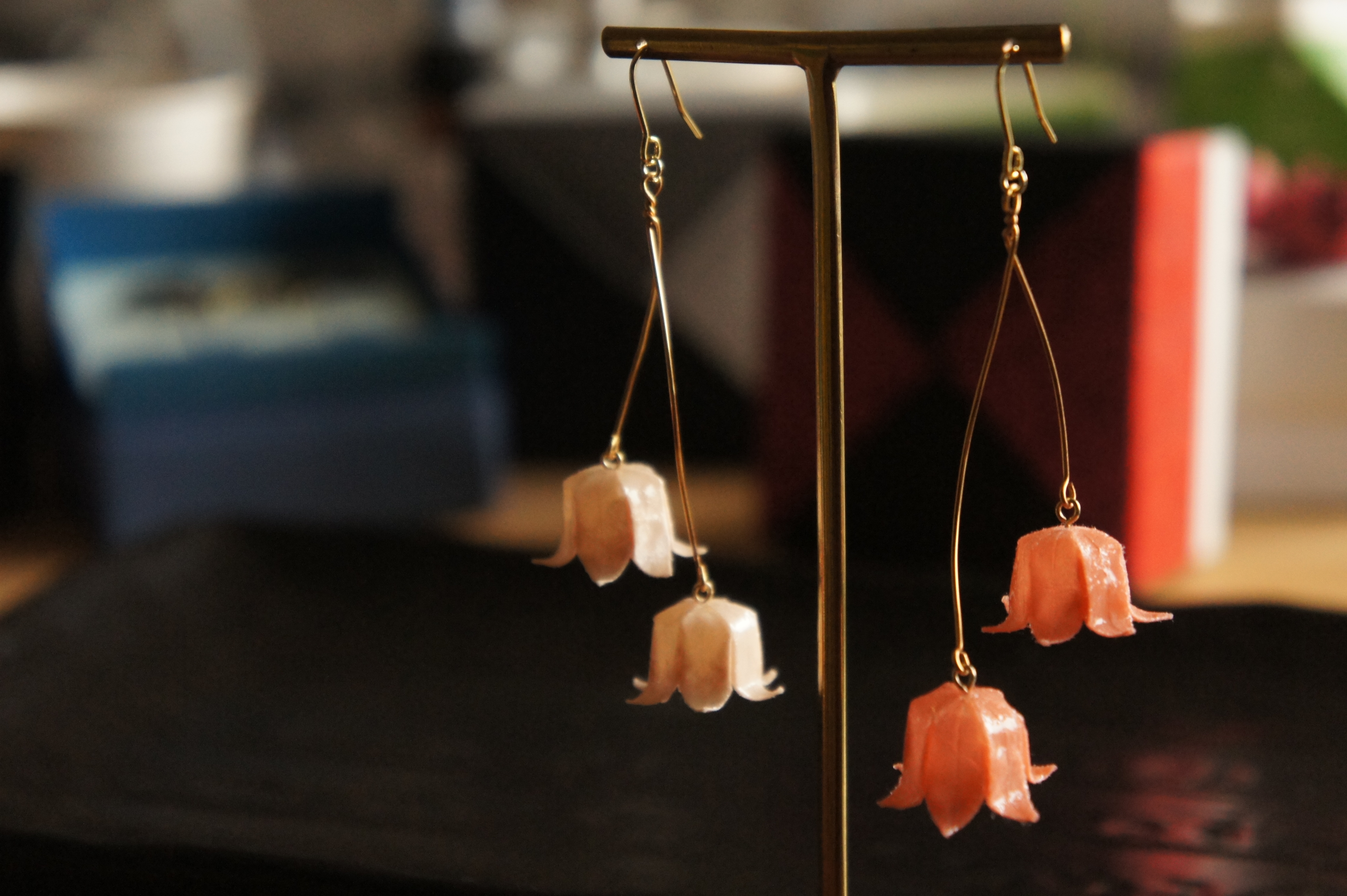 再販！上品でかわいい春のピアス　淡桃の鈴蘭