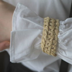 ブレスレット＿marble cream / rattan bracelet / 籐の繊細なブレスレット シェルボタン 6枚目の画像