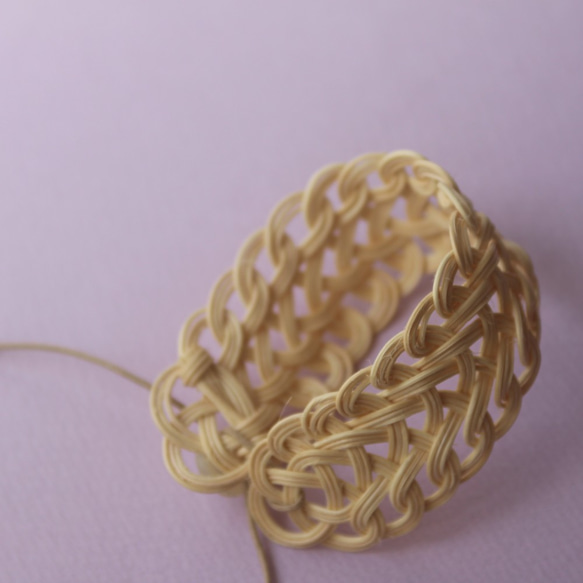 ブレスレット＿cuff link / rattan bracelet / 籐の繊細模様が美しいブレスレット シェルボタン 3枚目の画像