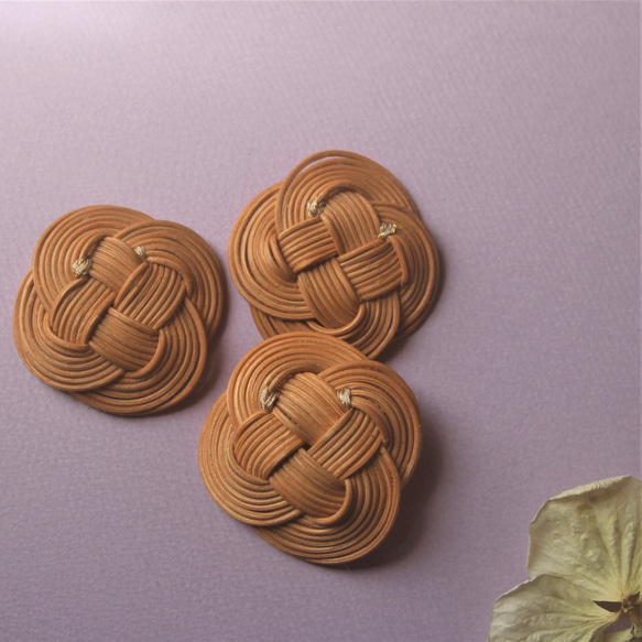 ラタンブローチ＿花_BR / rattan brooch /ナチュラル ダイヤ型 お花ブローチ ストールやショールの留め 7枚目の画像