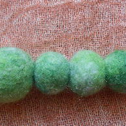 フエルトボール・薄緑（大中小) 4枚目の画像