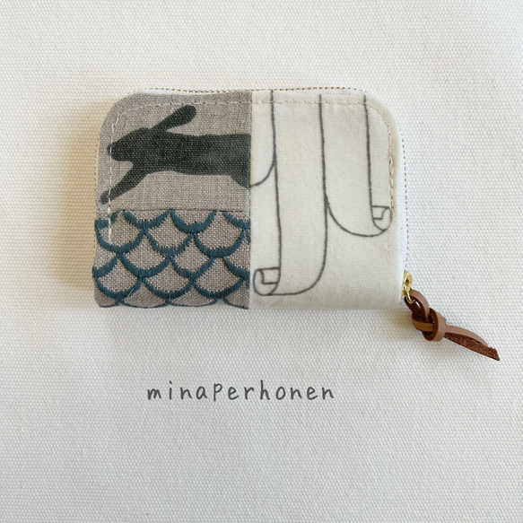 ミナペルホネン　ラウンドファスナー　財布　ベージュ系ピース 1枚目の画像