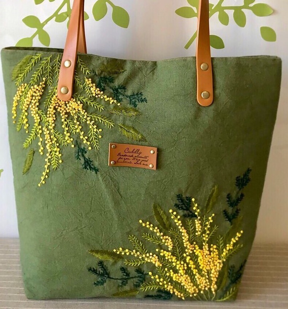 ハンドメイド トートバッグ 華やかミモザ刺繍 グリーン 受注製作=＊＊ミモザ＊＊ 手刺繍 オリーブグリーン トートバッグ