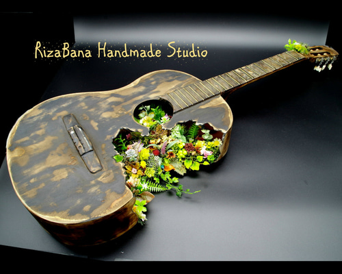 ギターと造花のアートオブジェ 13R その他インテリア雑貨 りざば