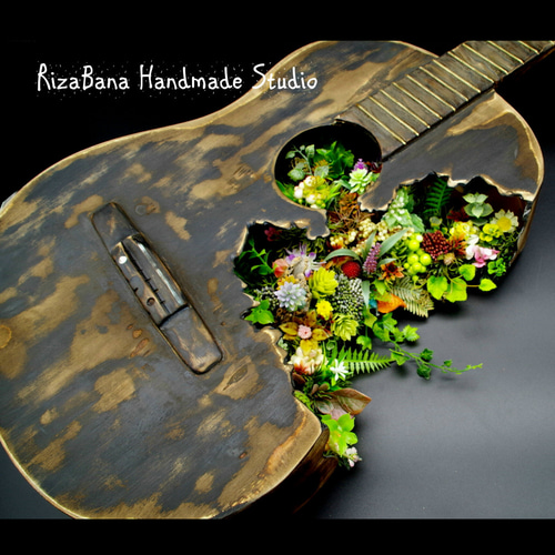 ギターと造花のアートオブジェ 13R その他インテリア雑貨 りざばな