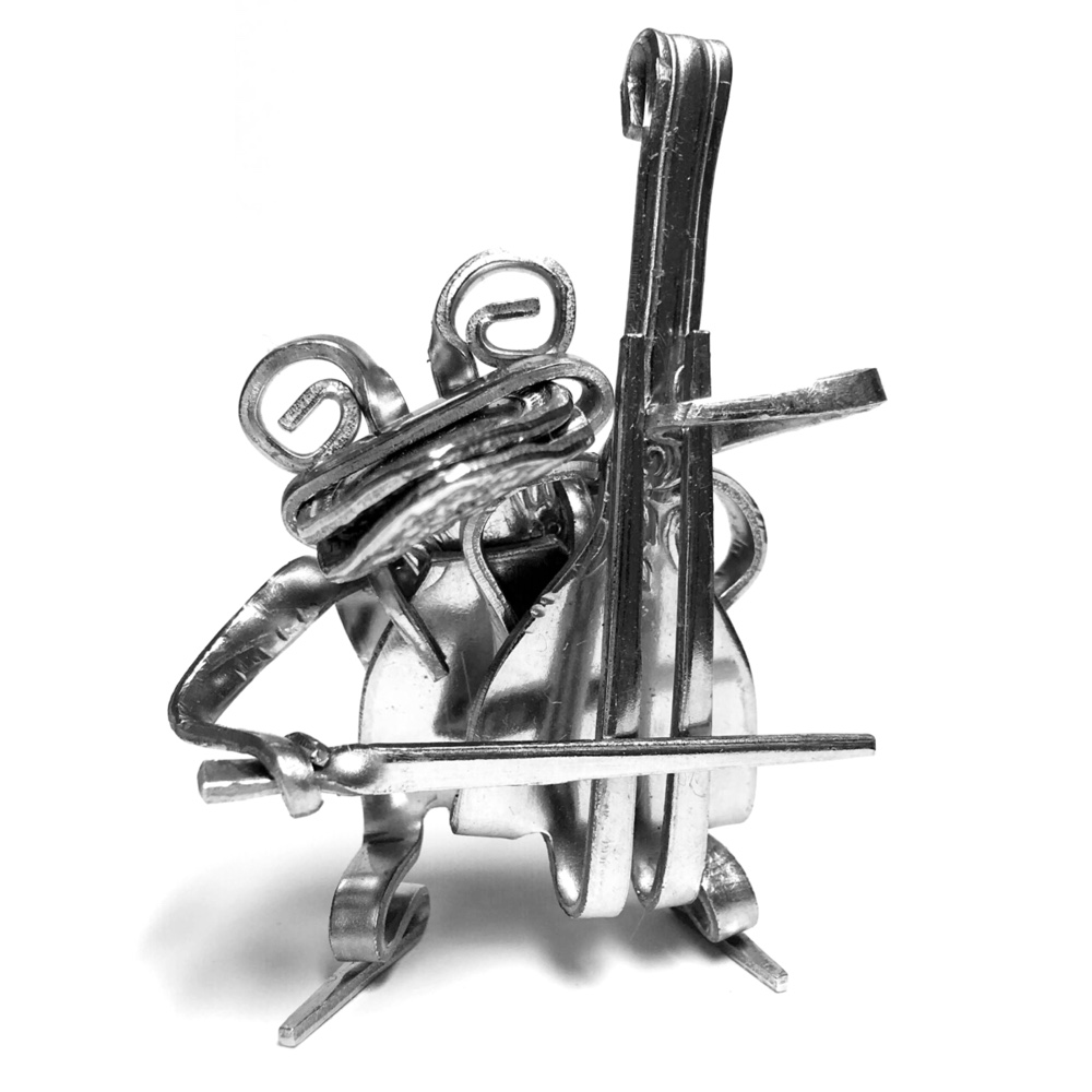 フォークアート「カエルのチェロ奏者」