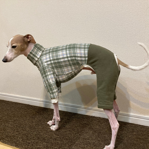 チェック柄のロンパース　イタグレ服　犬服　ハンドメイド イタグレ服 チェック柄ロンパース ペット服・アクセサリー
