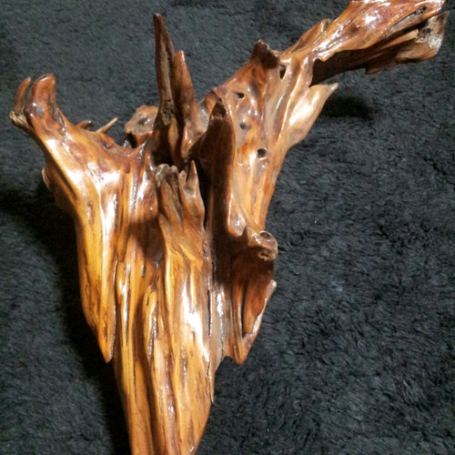 山の流木を取りに行き加工したものです！！人工的に作られた物ではない