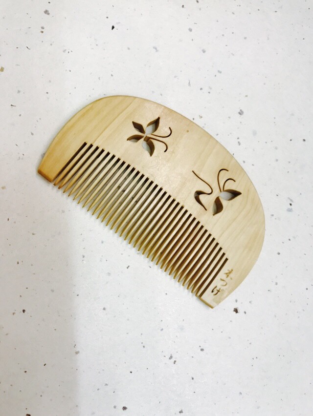 椿油仕上げ 本つげ櫛 (蝶)