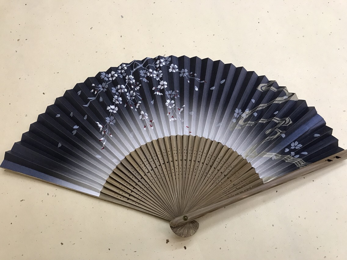 中国 ブラック シノワズリ 古い 螺鈿細工 扇子 孔雀 刺繍 桜