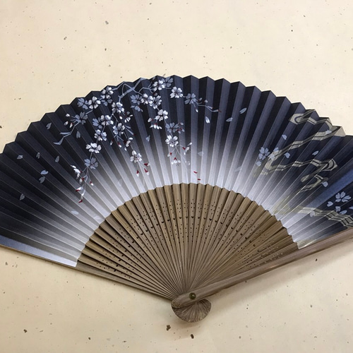扇子 中国 螺鈿細工 古い 刺繍 孔雀 桜 シノワズリ ブラック 扇子 中国 螺鈿細工 古い 刺繍 孔雀 桜 シノワズリ ブラック