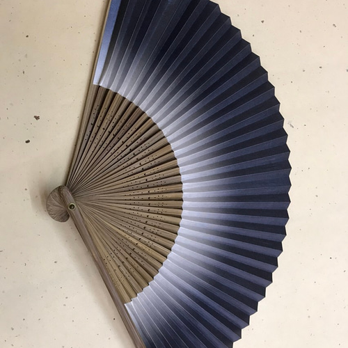 煤竹柄彫り扇子(夜桜)黒 その他ファッション雑貨 Akiko 通販 4779017