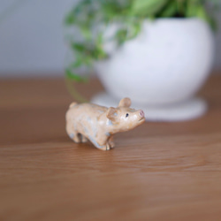 [受注制作] 仔豚さんの置物(白)  オブジェ 1枚目の画像