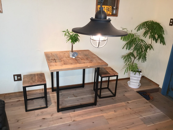 店頭展示処分品につき大特価&ポイント30%還元　 Vintage Square Table&Chair×2 1枚目の画像