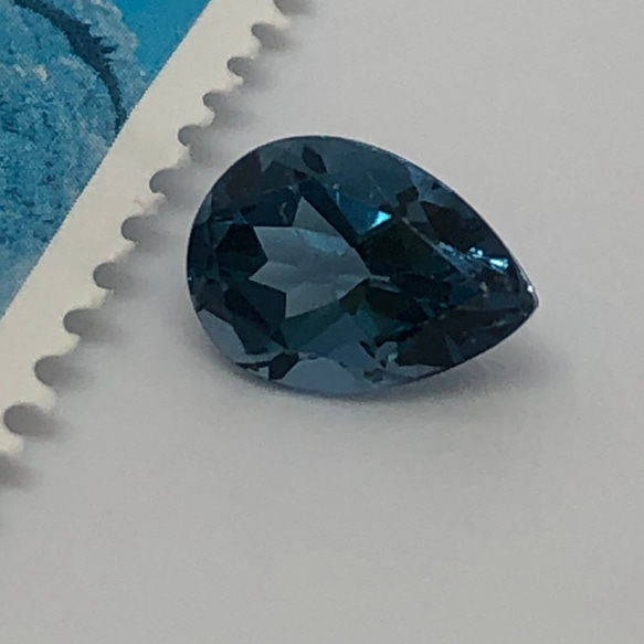 しずく型ダイヤカットLBT-1 ロンドンブルートパーズ 天然石 水晶