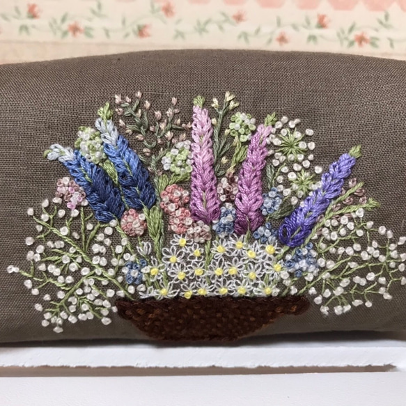 【手刺繍ポーチ】フラワーバスケット♡ 2枚目の画像