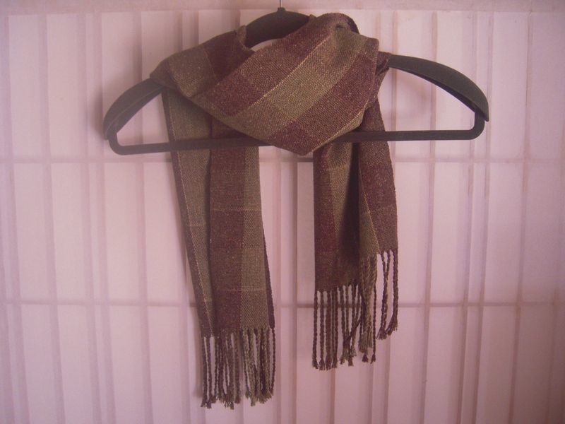 絹のマフラー（緑・小格子）