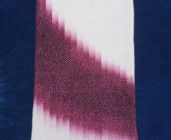 カシミアのマフラー（たて絣・ピンク・紫） 3枚目の画像