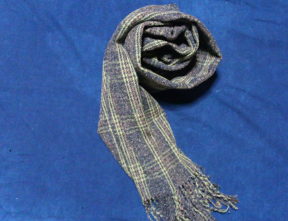 絹のマフラー（黒・オリーブ）