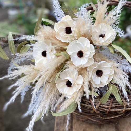 パンパスグラスとソーラーアネモネのドライフラワースワッグ ドライ