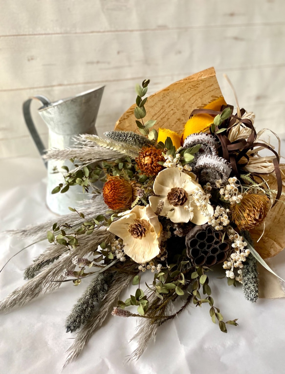 シャビーなドライフラワースワッグ リューカデンドロンのシャビーな