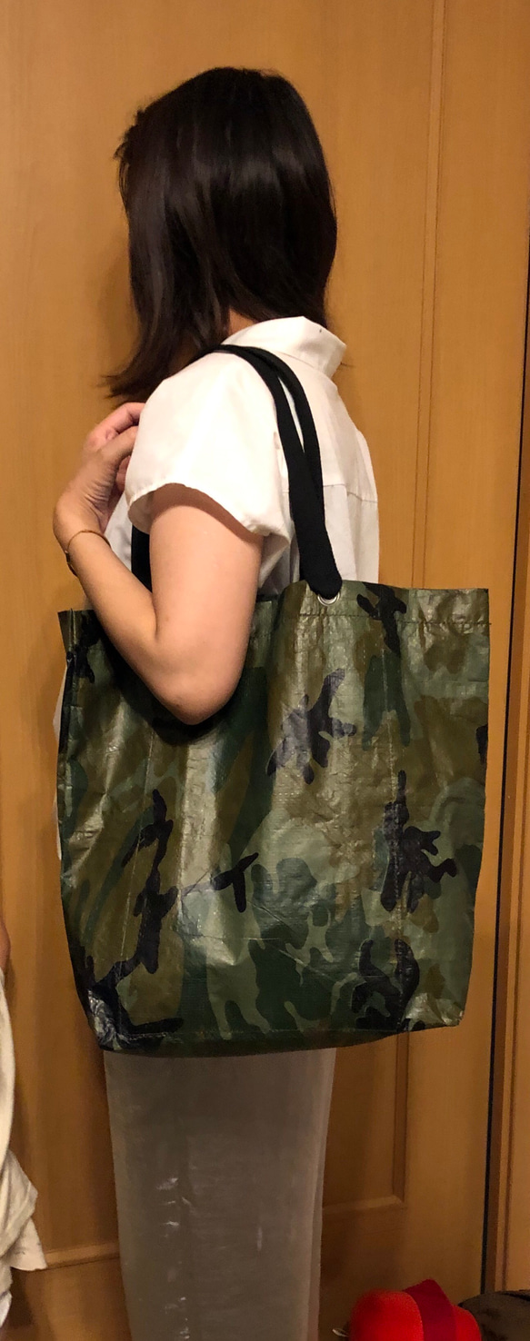 迷彩柄トートバッグ TFW49 未使用 迷彩柄 LOVE トートバッグ バック ミリタリー柄 緑系
