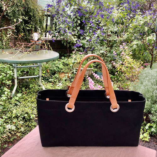 黒色蓋付横長生成り帆布トートバッグ トートバッグ bag-masaaki 通販