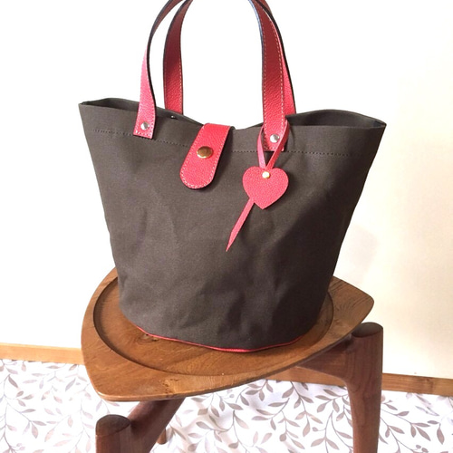 ♡再販♡キュートまんまる底の赤革ふち/国防色帆布&赤革の持ち手