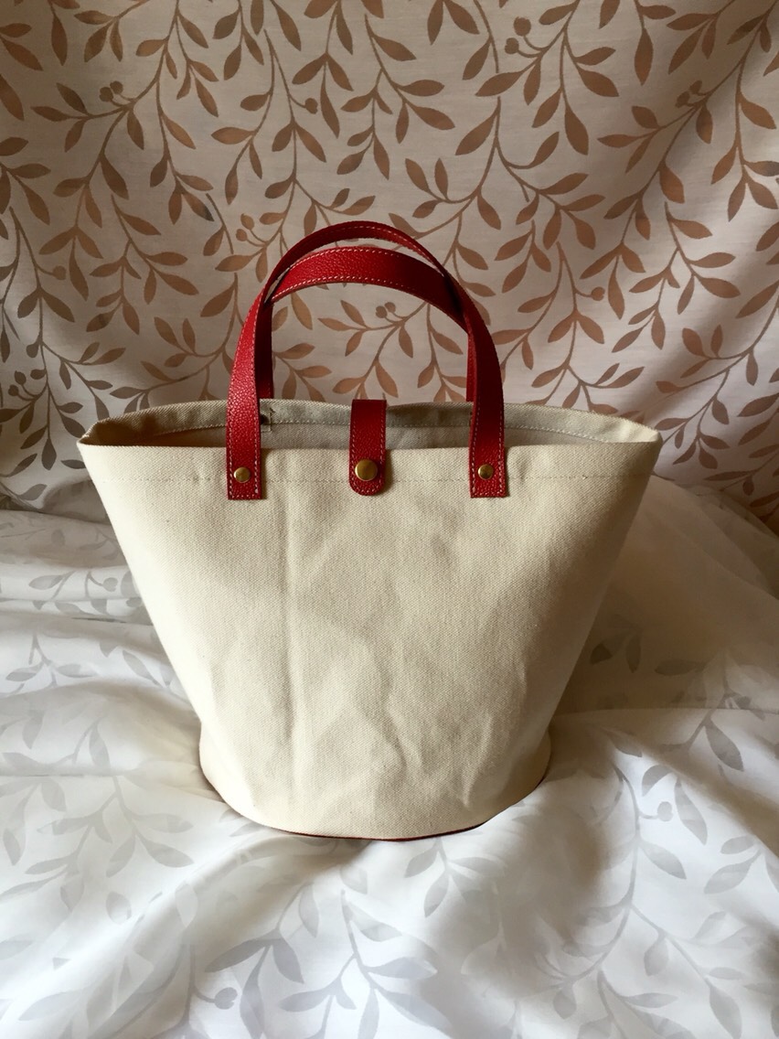 ♪丸底赤の縁取り生成り帆布♪持ち手も赤の革♪