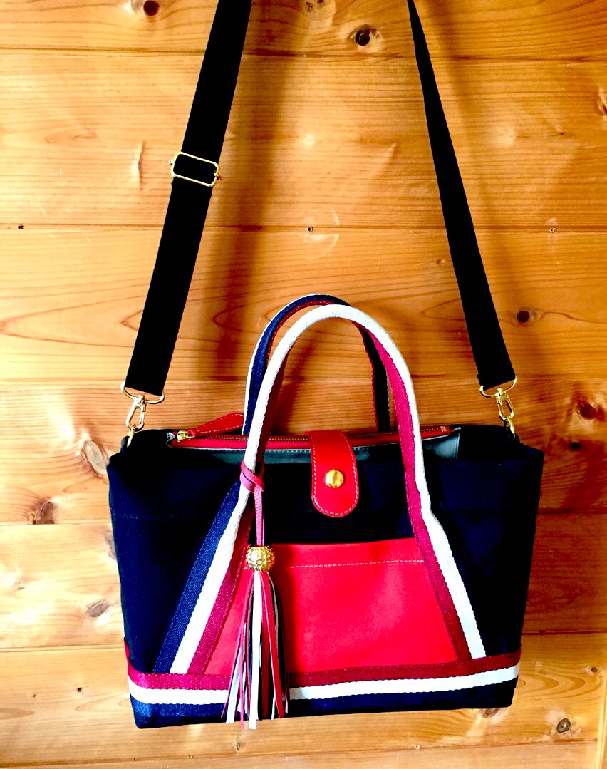 ショルダートート/底鋲/A4/使い易いポケット