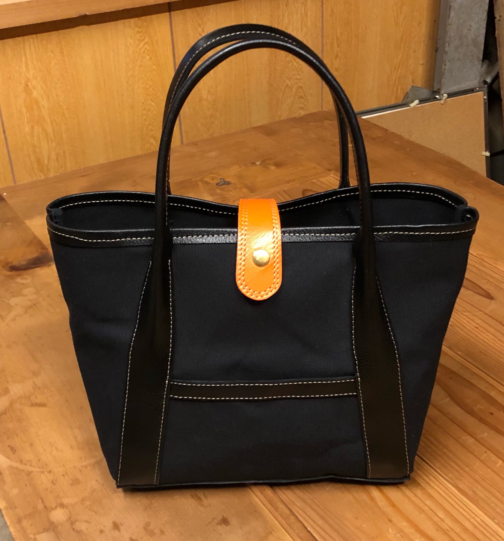黒革と黒色帆布のコラボシンプルトートバック