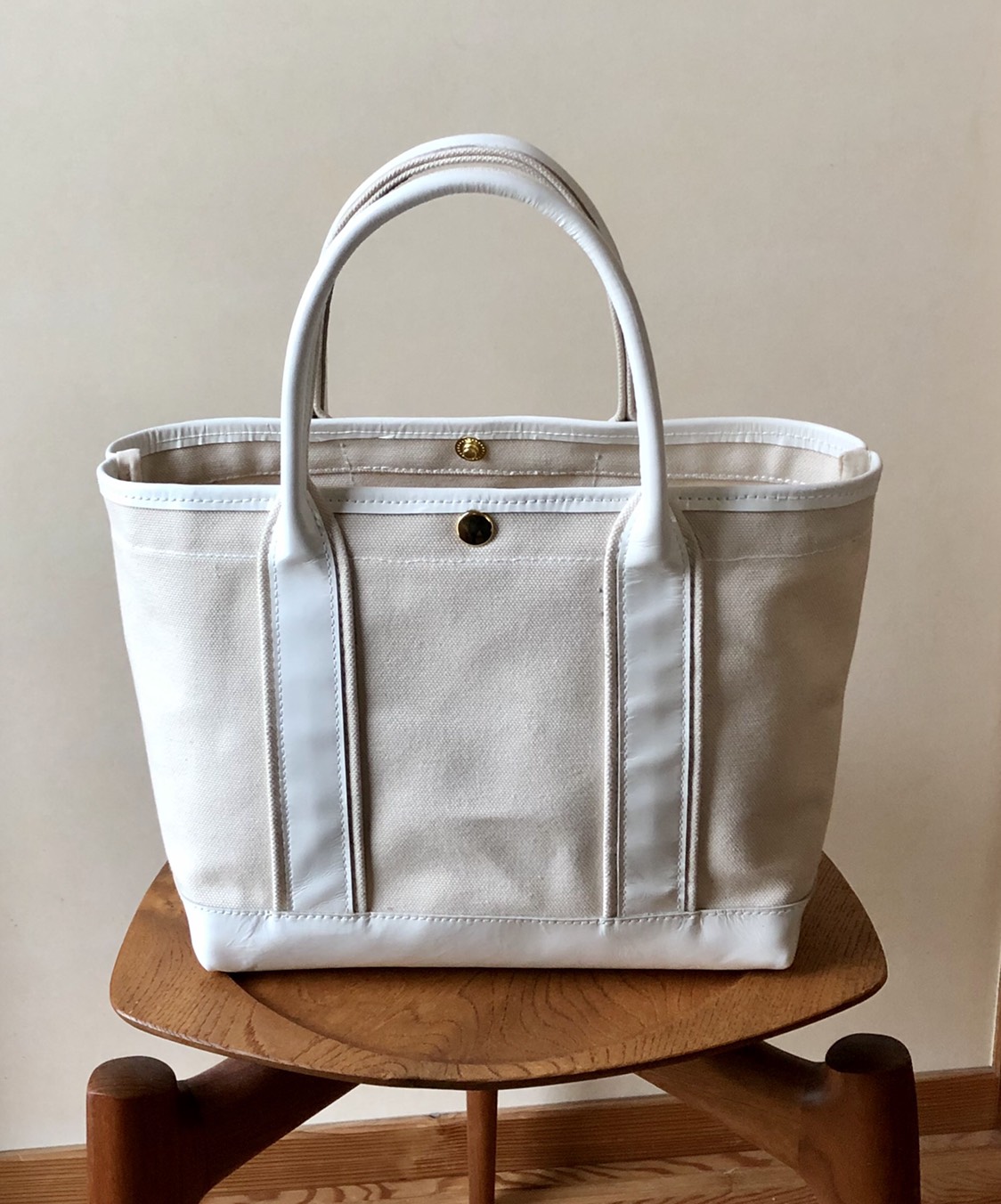 生成りA4帆布に白色ハンドルトートバッグ