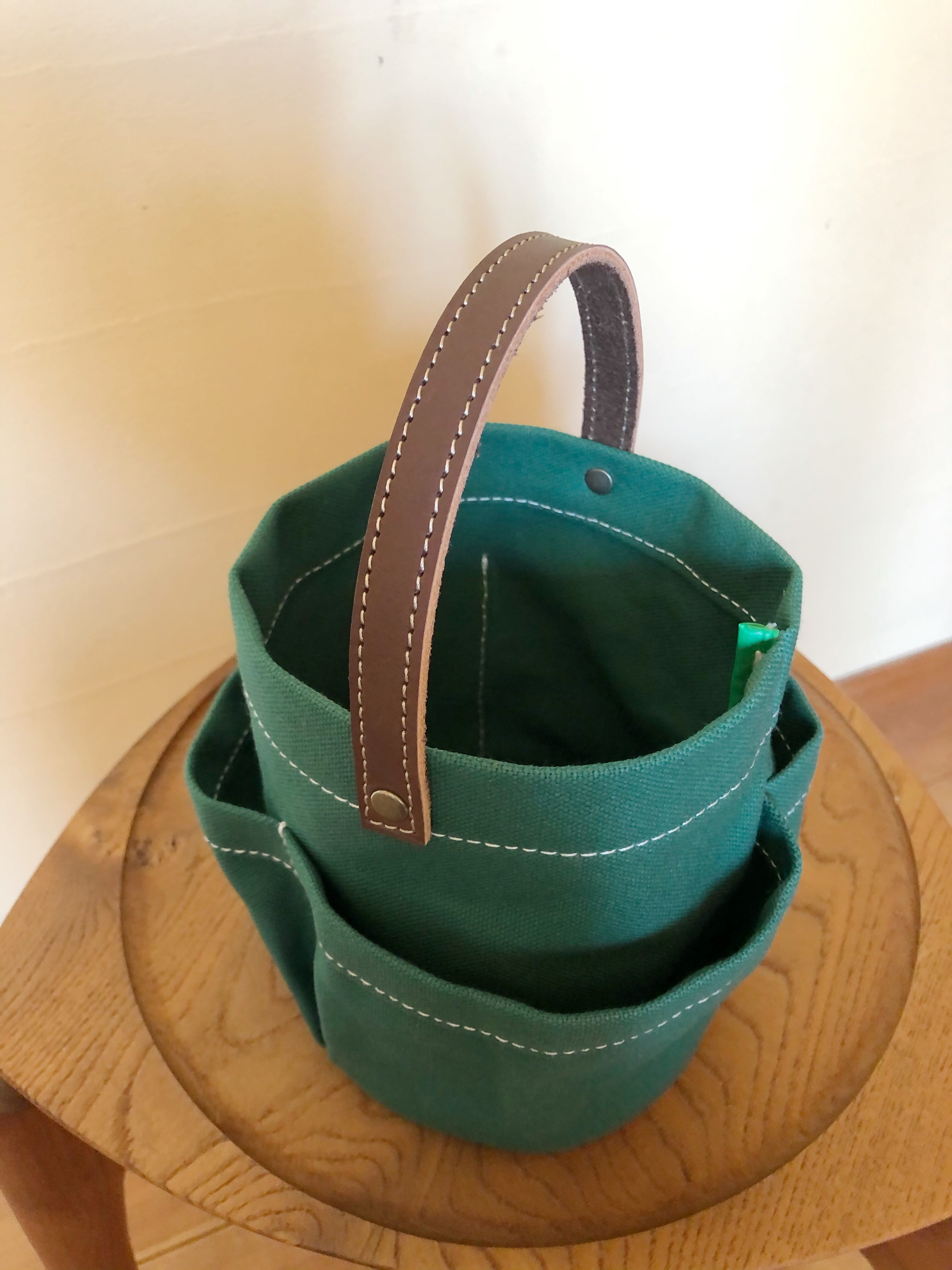 まる底防水グリーンチューリップトートバッグ