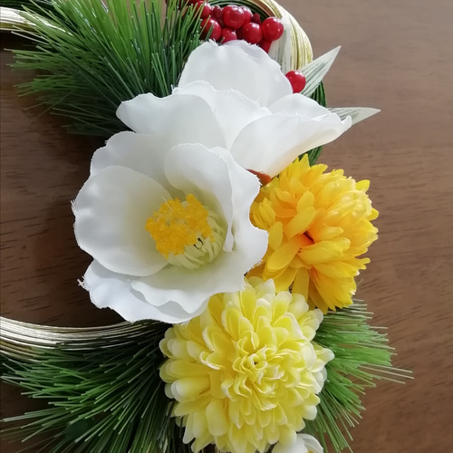 お正月飾りハンドメイド2021】白椿とマムの水引しめ飾り しめ縄  