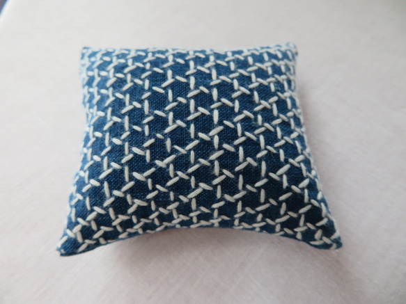 刺し子の針山　ピンクション　 藍染め　　お裁縫道具 2枚目の画像
